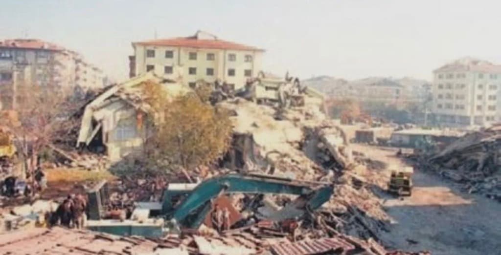 Gölcük Depremi Düzce Enkaz Kaldırma